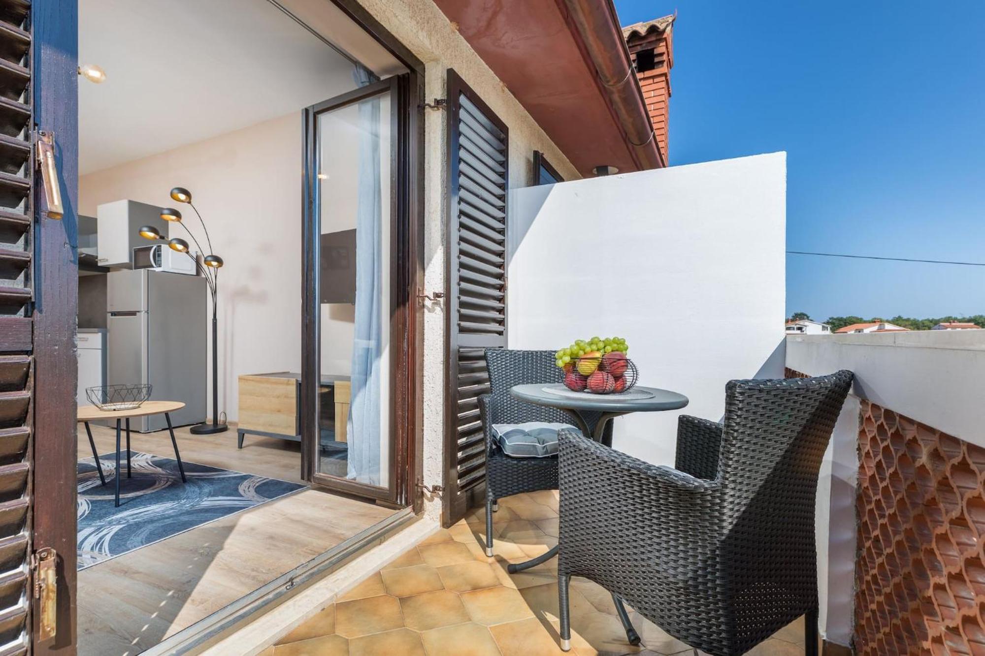 Marceta - Apartments & Rooms With Swimming Pool Fazana Exterior photo